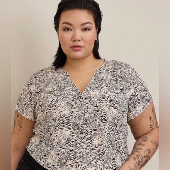 🐯 Torrid Hi-Lo Tiger Print Top size 6X - Picture 2 of 11